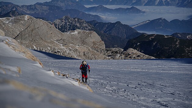 Petr Hork� s par��kem V�clavem Pi�torou cht�l svou cestou tak� p�ipomenout 110 let star� soupe�en� pol�rn�k� Amundsena a Scotta o prvn� dosa�en� ji�n�ho p�lu.