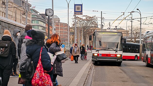 Mezi brněnské linky, které budou jezdit méně často, patří i trolejbusová číslo 33, která spojuje hlavní nádraží se Slatinou.