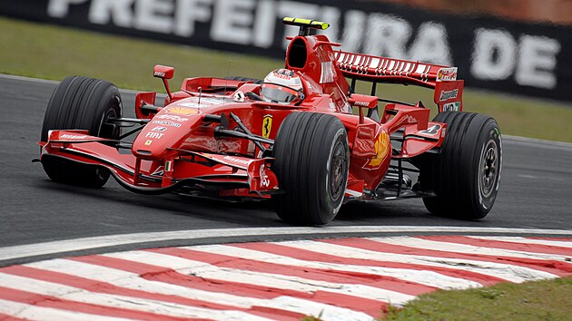 V Sao Paulu se Kimi Rikknen ped 14 lety stal tetm finskm ampionem F1 a dodnes poslednm za volantem Ferrari. (2007)