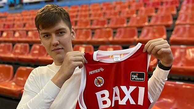 Ond�ej Hust�k s dresem �pan�lsk�ho klubu BAXI Manresa