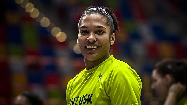 Alyssa Thomasov z USK Praha ped zpasem s Montpellierem