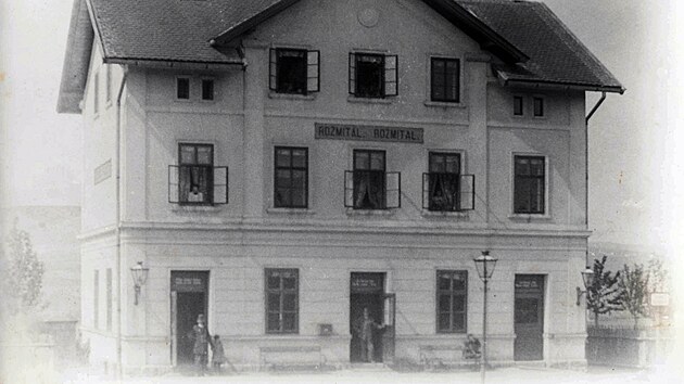 Nádraží v Rožmitále pod Třemšínem bylo vystavěno podle rakouské normálie 16/H.