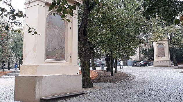 Současně s revitalizací parku uskutečnilo hlavní město Praha obnovu historických sakrálních staveb – dvou kaplí a Křížové cesty.