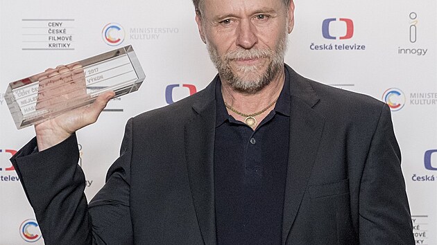 Karel Roden s Cenou české filmové kritiky 2017 pro nejlepšího herce (Praha, 27. ledna 2018)
