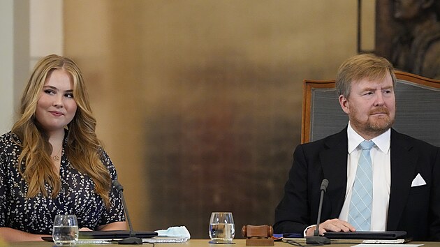 Nizozemská korunní princezna Amalia a král Willém- Alexander na zasedání Státní rady (Haag, 8. prosince 2021)