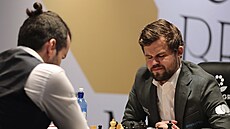 Souboj o šachového mistra světa mezi norským obhájcem Magnusem Carlsenem...
