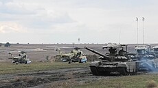 Osádky tank asto na míové pedstavné pancéování pokládají vrstvy z...