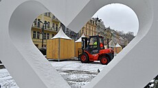 Správa lázeských park odvezla stánky ze zruených vánoních trh u Mlýnské...