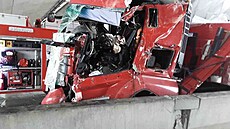 Na D35 u olomouckého nákupního centra Olympie narazilo nákladní auto do pilí�e...