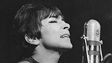 Hana Hegerová cht�la studovat ekonomii, ale kv�li rodinnému p�vodu na �kolu...