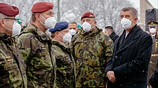 Zástupci končící vlády na pražském Vítkově ocenili vojáky za pomoc při epidemii...