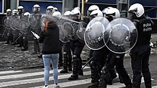 Tisíce lidí pochodovaly centrem Bruselu na protest proti zpísnní...