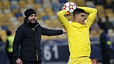 Kou� �achtaru Roberto De Zerbi sleduje jak Fernando Costanza Z �eriffu Tiraspol...