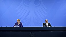 Nmecká kancléka Angela Merkelová a její nástupce v úadu Olaf Scholz oznámili...