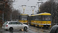 Stav tramvajové trati u Svtovaru se skokov zhoril. Tramvaje mohou místy...