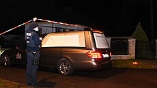 Nmecká policie vyetuje vradu rodiny v obci Königs Wusterhausen. (4....