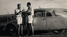 Jiří Hanzelka (vlevo) a Miroslav ZIkmund v Brazilii (31. prosince 1948)