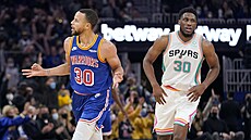 Stephen Curry z Golden State a jeho rozpa�ité gesto v rozpa�itém p�edstavení...