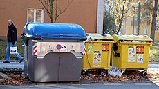 Jeden z nových velkoobjemových kontejnerů na tříděný odpad, které začaly... | na serveru Lidovky.cz | aktuální zprávy