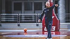Nymburský kondiní trenér Riardas Reimaris ped zápasem v bosenském Laktai