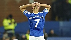 Richarlison z Evertonu smutní poté, co rozhod�í odvolali jeho trefu.