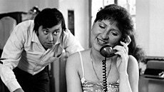 Jií Lábus a Jaroslava Kretschmerová ve filmu Slunce, seno, jahody (1983)