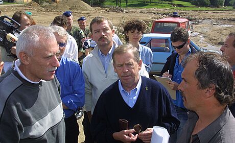 Prezident Václav Havel pijel do obce Pedmí na Blatensku, kterou se v roce...