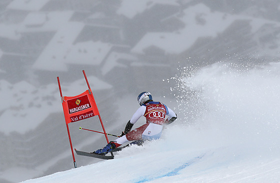 Marco Odermatt na trati obího slalomu ve Val d'Isere