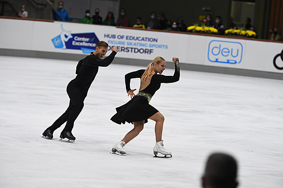 Natálie a Filip Taschlerovi ve volném tanci na Nebelhorn Trophy