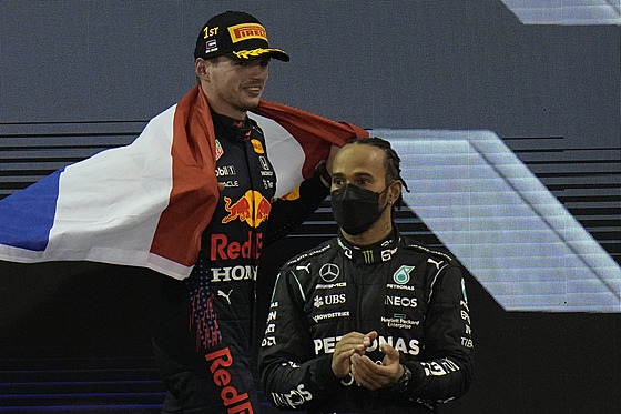 DVA RIVALOVÉ. Historickou sezonu formule 1 ovládl Max Verstappen, Lewis...