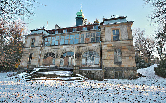 Lesní vilu si v letech 1903 a 1906 nechal postavit továrník Heinrich Liebieg,