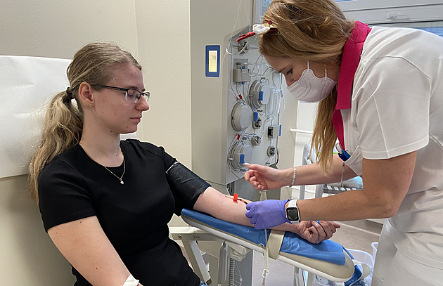 Naděje v obyčejné kapce krve. Chceme vyvinout test na zjištění různých typů rakoviny, říká chemik Michal Holčapek