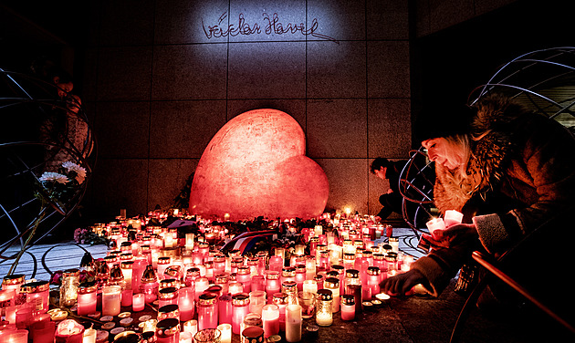 Česko si připomíná dvanácté výročí úmrtí Václava Havla, po pietě vyrazil průvod
