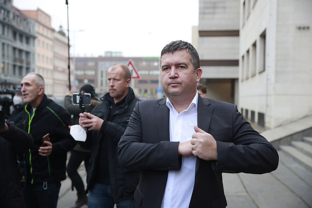 Hamáček s žalobou na novináře neuspěl. Exministr k soudu ani nepřišel