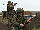Cviení ruských ozbrojených sloek v Rostovské oblasti nedaleko východních...