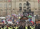 Odprci povinného okování se v nedli odpoledne seli na Václavském námstní v...
