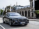 Mercedes-Benz S 680 Guard navenek tém nedává svoji speciální funkci znát.