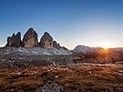 Tre Cime di Lavaredo jsou impozantní tílenná skupina skalních tít v severní...