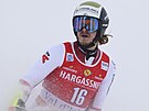 Manuel Feller v cíli obího slalomu ve Val d'Isere