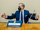 První zasedání nové vlády v praské Strakov akademii. Na snímku premiér Petr...