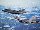 Letoun F-35 a stroj F/A-18 Hornet finských vzduných sil