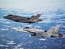 Letoun F-35 a stroj F/A-18 Hornet finskch vzdunch sil