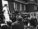 Unikátní snímek z ervna 1969 zachycuje situaci, kdy Václav Havel vystoupil v...