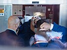 Pevoz prezidenta Miloe Zemana do Ústední vojenské nemocnice (10. íjna 2021)