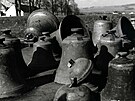 Zvony z celého okolí byly za války odvezeny z bystického nádraí do Prahy.