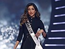 Miss Bahrajn Manar Nadeem Deyani bhem promenády v plavkách na Miss Universe...