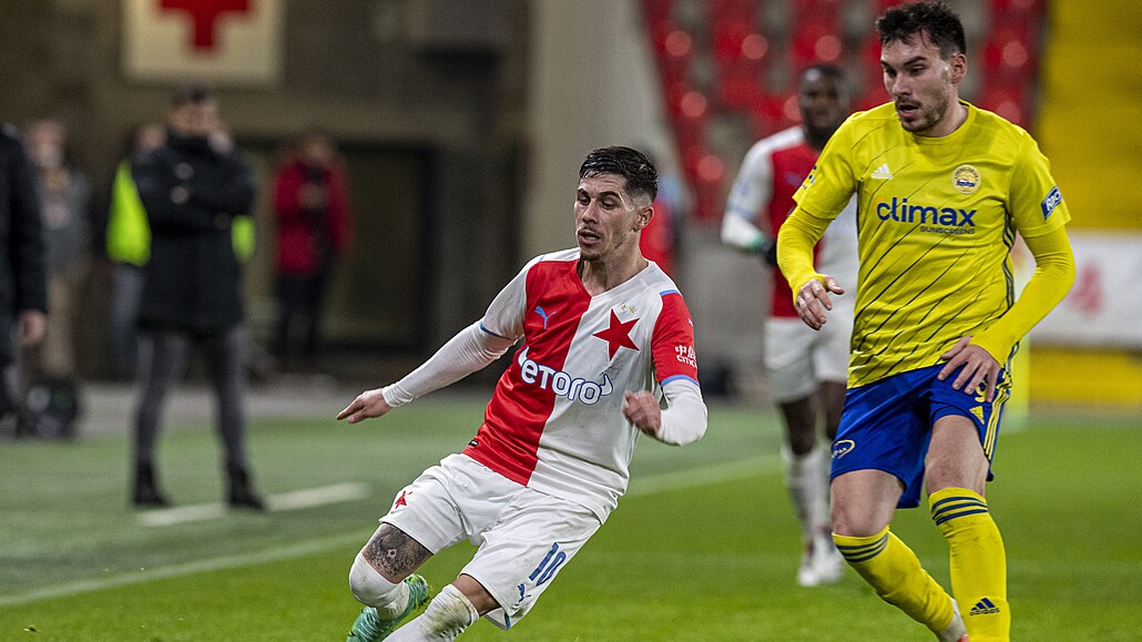 Srdan Plav�i� (vlevo) ze Slavie a Rudolf Reiter ze Zlína.