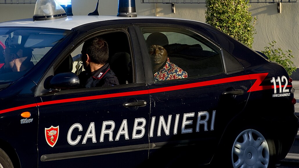 Italská policie zadrela leny nigerijské organizace zvané erná sekera.