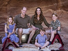 Princ William, vévodkyn Kate a jejich dti princezna Charlotte, princ Louis a...