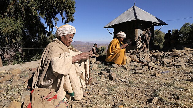 Etiopt mnii ped klterem eeho Medhanialem v Amharsku (7. prosince 2021)